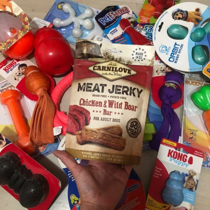 R$100 em brinquedos + brinde: 1 Meat Jerky